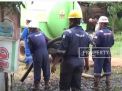 PIPA MINYAK PERTAMINA DI KOTA JAMBI BOCOR SEMBURAN MINYAK CEMARI LINGKUNGAN WARGA