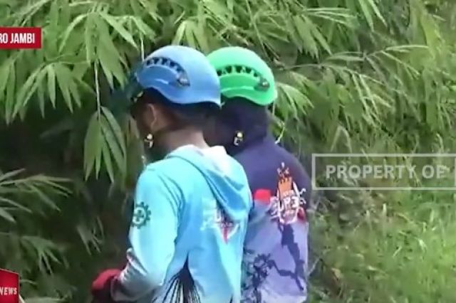 HINDARI GANGGUAN LISTRIK, PEMASANG TUTUP ISOLATOR DIGENCARKAN