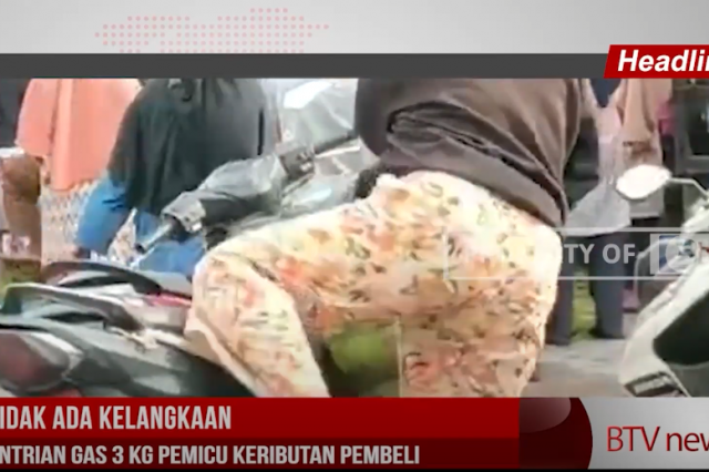 TIDAK ADA KELANGKAAN, ANTRIAN GAS 3 KG PEMICU KERIBUTAN PEMBELI
