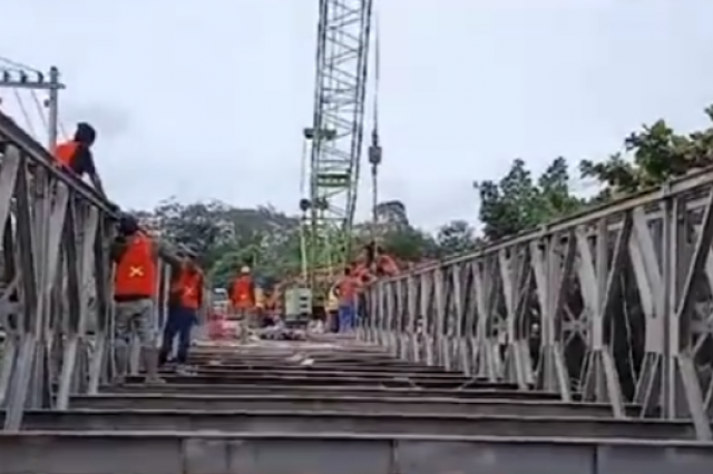 PENGERJAAN PEMASANGAN JEMBATAN BAILEY SUDAH MENCAPAI 80%