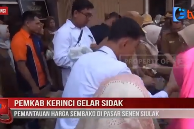 PEMKAB KERINCI GELAR SIDAK PEMANTAUAN HARGA SEMBAKO DI PASAR SENEN SIULAK