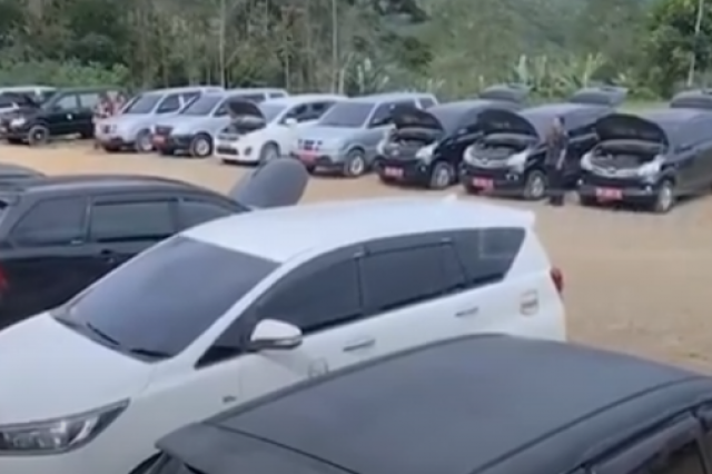 BUPATI KERINCI MONADI TINJAU PEMERIKSAAN ASET KENDARAAN DINAS OLEH BPK